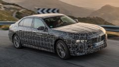 Nuova BMW i7 (2022): foto e video. Le batterie, i tempi di uscita