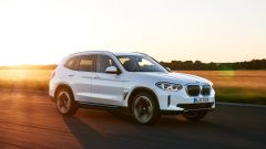 In video il nuovo BMW iX3 2020: motori, specifiche, autonomia, prezzo