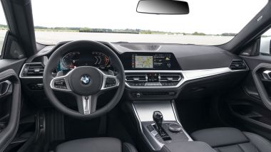 Nuova BMW M240i xDrive Coupé: i nuovi interni