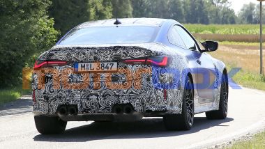 NUova BMW M4 Coupé 2020: la coda con i 4 tubi di scarico e i fari a LED