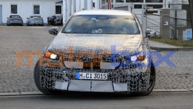 Nuova BMW M5: i primi muletti fotografati su strada durante i collaudi