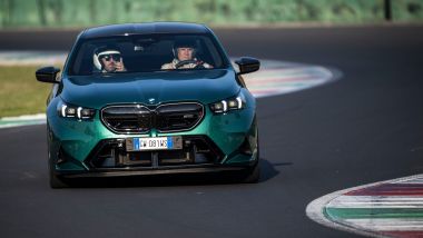 Nuova BMW M5, la prova sul circuito di Monza