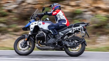 Nuova BMW R 1300 GS Adventure: bicilindrico vigoroso per una dinamica piacevole