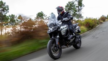 Nuova BMW R 1300 GS Adventure: con cambio meccanico, quickshifter e automatico ASA