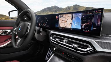 Nuova BMW Serie 3 2022: il nuovo schermo curvo che integra cruscotto e infotainment