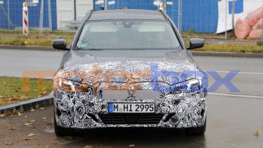 Nuova BMW Serie 3 2023: il frontale cambia stile con nuovi fari e calandra ridisegnata