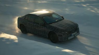 Nuova BMW Serie 3: progetto parallelo con i3 e nel video si intravvedono i tubi di scarico