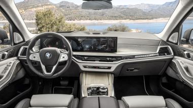 Nuova BMW X7 2022: la versione xDrive 40i, gli interni