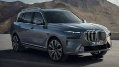Nuova BMW X7 facelift (2022): prima foto ufficiale. Come cambia?