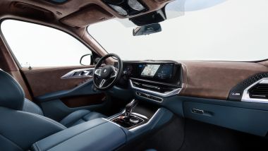 Nuova BMW XM: abitacolo per quattro rifinito con materiali lussuosi