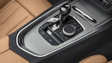 Nuova BMW Z4 roadster 2019, leva cambio e comando iDrive