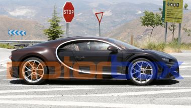 Nuova Bugatti Chiron pizzicata per le vie della Spagna