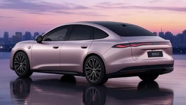 Nuova BYD Seal 07: debutta in Cina la berlina elettrica o plug-in hybrid