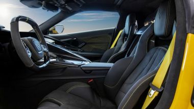 Nuova Chevrolet Corvette ZR1: l'abitacolo sportivo e hi-tech della supersportiva americana