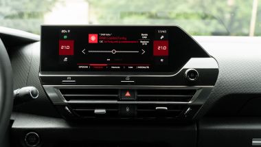 Nuova Citroen C4 PureTech 130 S&amp;S EAT8 Shine: il touchscreen da 10'' dell'infotainment