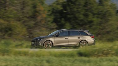 Nuova Cupra Leon 2024 Sportstourer VZ, vista laterale