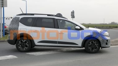 Nuova Dacia Jogger 2026, vista laterale