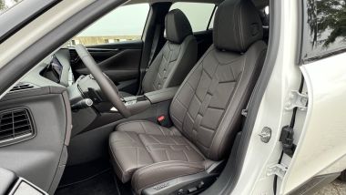 Nuova DS N° 4: abitacolo raffinato anche con rivestimenti in pelle Nappa o Alcantara