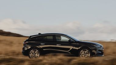 Nuova DS N° 4: la plug-in hybrid ha un 1.6 turbo da 225 CV e autonomia EV fino a 81 km
