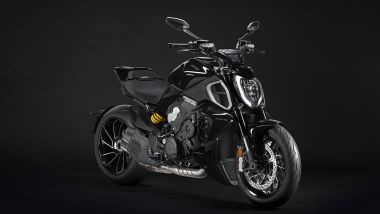 Nuova Ducati Diavel V4: design inconfondibile anche in colore nero lucido