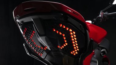 Nuova Ducati Diavel V4: l'originale soluzione per il faro posteriore a LED