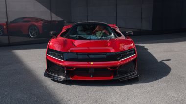 Nuova Ferrari F80: il frontale con la fascia nera ispirata a quella della 12Cilindri