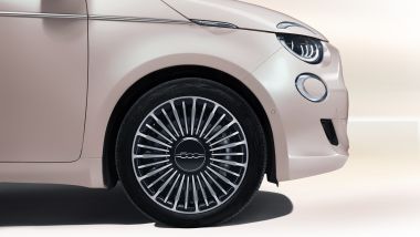 Nuova Fiat 500 Elettrica: i cerchi in lega da 16'' della versione Fashion