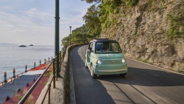 Nuova Fiat Topolino Dolcevita, microcar elettrica che si guida già a 14 anni