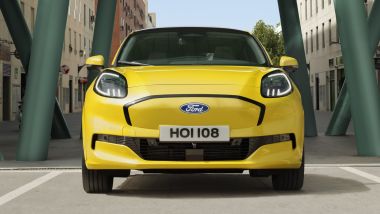 Nuova Ford Puma Gen-E: il frontale richiama il design del SUV Mustang Mach-E