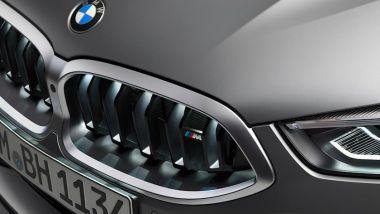 Nuova gamma BMW Serie 8: l'iconico doppio rene si illumina grazie ai LED