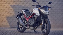 Honda CB750 Hornet 2025: colori, versioni, prezzo