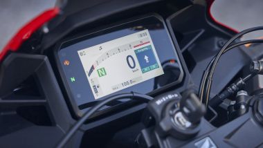 Nuova Honda CBR500R 2024, dettaglio della nuova strumentazione