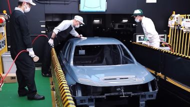 Nuova Honda Civic Type R: il momento del controllo qualità verniciatura