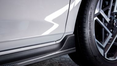Nuova Hyundai i20 N Line Carbon: dettaglio su minigonne e cerchi in lega da 17''