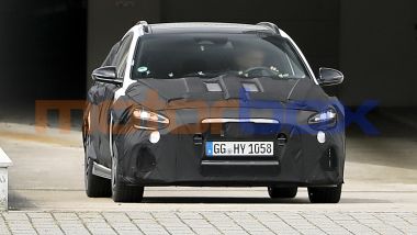 Nuova Hyundai i30: cambio di look per il frontale con nuovi paraurti, fari e mascherina