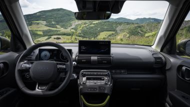 Nuova Hyundai Inster Cross: l'abitacolo con rivestimenti ecosostenibili e due display da 10,25''