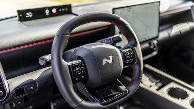Nuova Hyundai Ioniq 3: abitacolo rifinito con materiali robusti e sostenibili