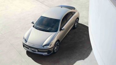 Nuova Hyundai Ioniq 6: carrozzeria modellata in funzione dell'aerodinamica