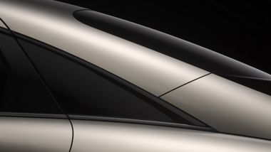 Nuova Hyundai Ioniq 6: il tetto inclinato verso la coda in stile coupé