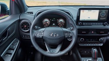 Nuova Hyundai Kona 2021: un dettaglio del display da 10,25'' del sistema multimediale aggiornato