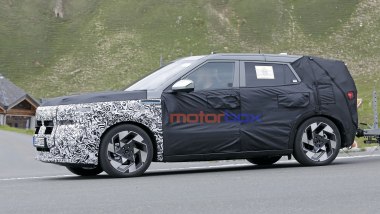 Nuova Hyundai Kona: i prototipi mimetizzati ripresi durante i collaudi su strada