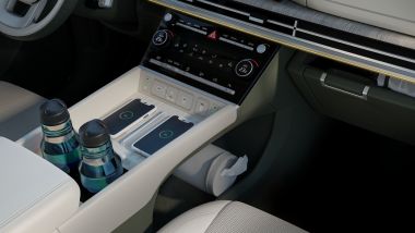 Nuova Hyundai Santa Fe: due piastre di ricarica per gli smartphone