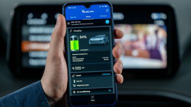 Nuova Hyundai Santa Fe PHEV: connessione al web per i servizi SmartLink