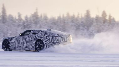 Nuova Jaguar elettrica: la casa inglese prosegue i collaudi in vista del lancio entro il 2026