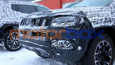 Nuova Jeep Compass 2021: il frontale rivisto nel paraurti e nei gruppi ottici a LED