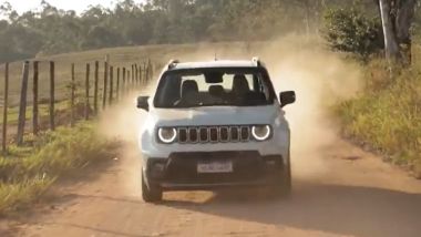 Nuova Jeep Renegade: la versione con trazione integrale non teme l'off road