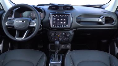 Nuova Jeep Renegade: l'abitacolo del SUV compatto