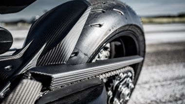Nuova KTM 1390 Super Duke, le gomme di primo equipaggiamento sono Michelin