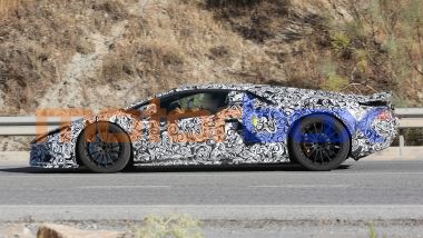 Nuova Lamborghini Aventador PHEV: design affilato per la supercar del Toro