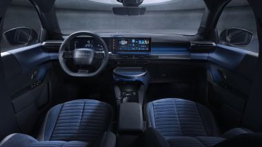 Nuova Lancia Ypsilon: abitacolo elegante ed esclusivo per la compatta BEV italiana